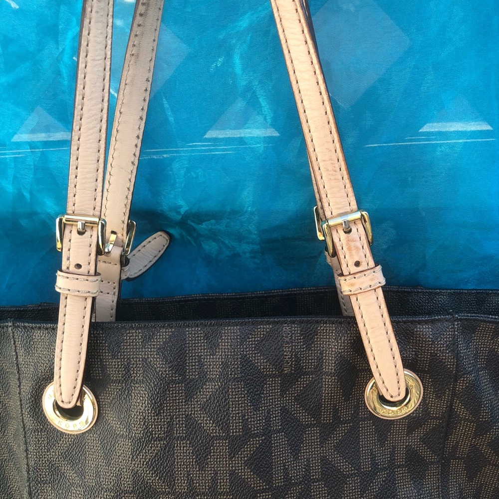 Michael Kors Jet Set Purse - Picture 2 of 6